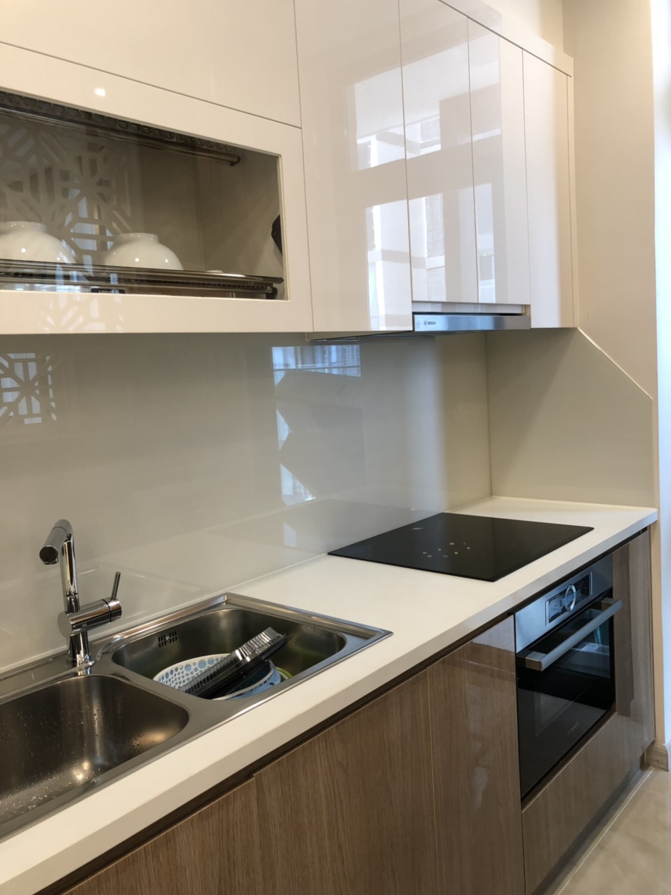 cho thuê căn hộ 3 pn full nội thất đẹp tòa AQua4 dự án Vinhome Golden River ( LH: Ms Trâm: 0385777071) 